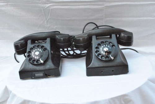 Coppia telefoni bachelite - in,
